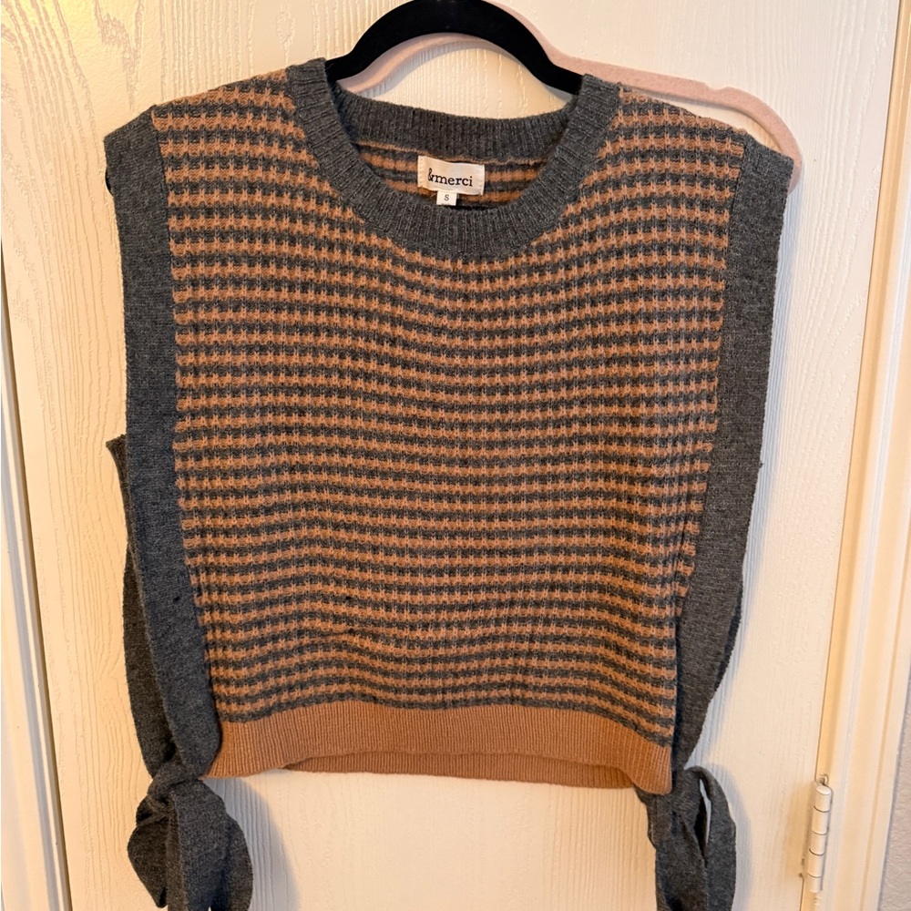 Kmerci Women's Striped Crew Neck Sweater - Gray and Tan